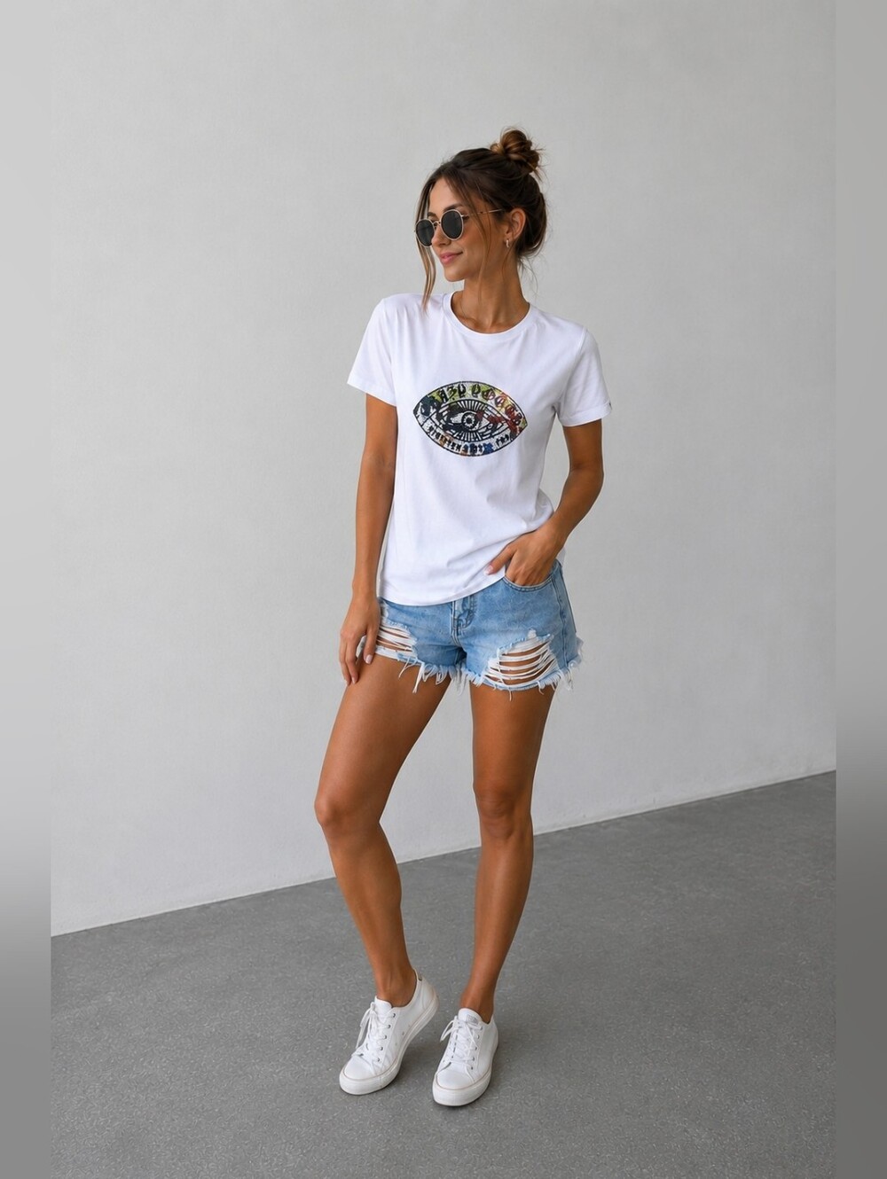 Koyo Jeans,Swarovski  Crystal Around 1,000 rhinestones Ornaments T-Shirt,Size M